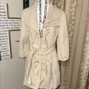 Venezia-Milano Vintage Cream Trench Coat with Ruffle Detail